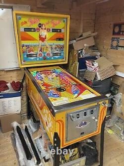 Frappe Et Épargne La Machine De Flipper