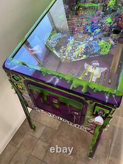 Ghostbusters Limited Edition Flipper Machine