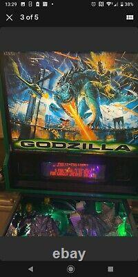 Godzilla Pinball Machine, Extrêmement Rare Sega Collector’s Item 90s Monster Movie