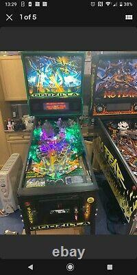 Godzilla Pinball Machine, Extrêmement Rare Sega Collector’s Item 90s Monster Movie