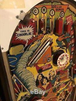 Gottlieb Pinball Charlies Angels Machine D'occasion Peuplée Playfield. Support Mural