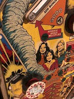 Gottlieb Pinball Charlies Angels Machine D'occasion Peuplée Playfield. Support Mural