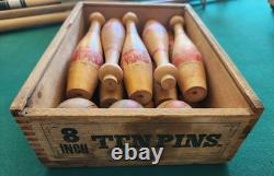 Jeu de bowling antique en bois de 8 pouces avec 10 quilles et 3 boules dans sa boîte, sans couvercle
