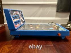 Jeu de flipper de table Vintage TOMY ASTRO SHOOTER avec tableau de score et corde tel quel