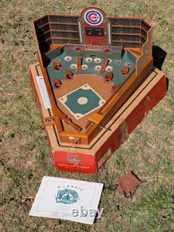 Jeu de flipper en bois vintage des Chicago Cubs classique, grande taille, ancien siècle.