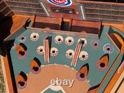 Jeu de flipper en bois vintage des Chicago Cubs classique, grande taille, ancien siècle.