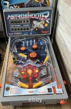 Jeu de table électronique rare VTG TOMY Astro Shooter Pinball fonctionnant avec des câbles