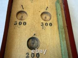 Jouet ancien de flipper Bagatelle pour enfants en bois rouge et métal, sans billes, inscrit Jouet ancien de flipper Bagatelle pour enfants en bois rouge et métal, sans billes, inscrit