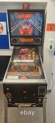 La Machine D'arcade Pinball De Getaway. Fabriqué Aux États-unis Par Williams. Tous Fonctionnant À 100 %
