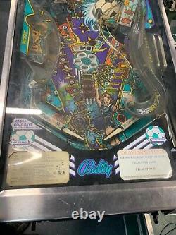 La Pleine Taille Pinball Machine De Coupe Du Monde De Football 1994 Non Travail