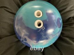 La boule de bowling Axiom Storm Tenpin 15 lb a été percée auparavant.