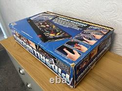 La traduction en français de ce titre est : 

<br/>	
	 'Flipper vintage Boxed Grandstand Pinball Wizard des années 1980 entièrement fonctionnel.'