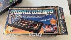 Machine à billes Vintage 1983 Grandstand Pinball Wizard entièrement fonctionnelle, boîte TOMY
