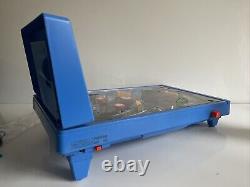 Machine à flipper électronique Tomy Astro Shooter Table Top en très bon état de fonctionnement / Importation des États-Unis BLEU