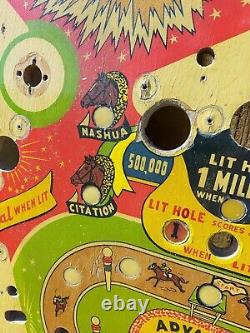 Machine à flipper vintage Williams STEEPLE CHASE de 1957 - Œuvre murale du plateau de jeu pour la caverne de l'homme