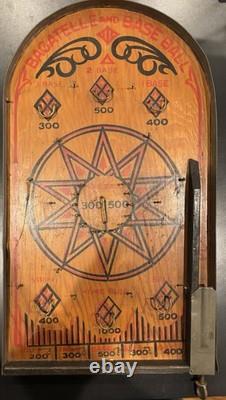 Machine à sous Bagatelle et Baseball en bois des années 1900 antiques