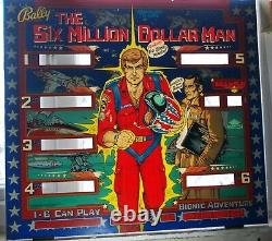 Machine de flipper Bally rare Six Million Dollar Man de 1978 avec une vitre arrière presque parfaite