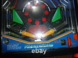 Machine de flipper Vintage 1983 Grandstand Pinball Wizard entièrement fonctionnelle, dans sa boîte TOMY
