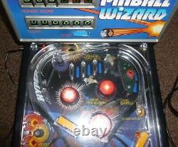 Machine de flipper Vintage 1983 Grandstand Pinball Wizard entièrement fonctionnelle, dans sa boîte TOMY