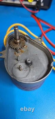 Moteur de flipper Bowman Model E 24V 60Hz 3W 6 RPM CCW PIECES DE RECHANGE / RÉPARATION