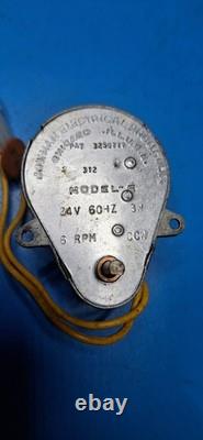 Moteur de flipper Bowman Model E 24V 60Hz 3W 6 RPM CCW PIECES DE RECHANGE / RÉPARATION