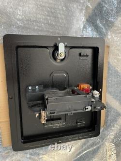 Porte de pièce de machine à billes d'arcade virtuelle neuve au Royaume-Uni AVEC VERROU