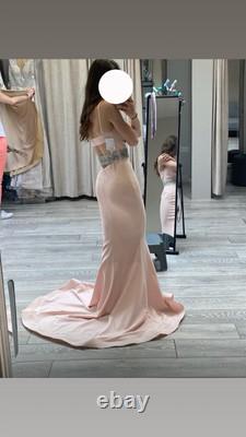 Robe de bal bébé rose taille 6 avec belle ceinture pailletée neuve jamais portée