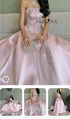 Robe de soirée élégante rose avec délicate broderie