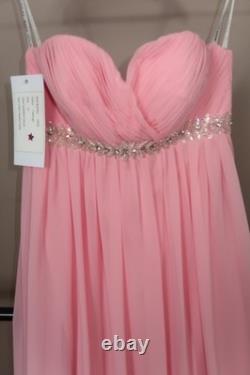 Robe de soirée en chiffon rose bébé Mark Lesley avec ceinture perlée.