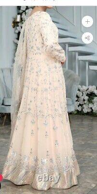 Robe longue de designer Rafia Khas en pêche pour mariage et fête au Pakistan