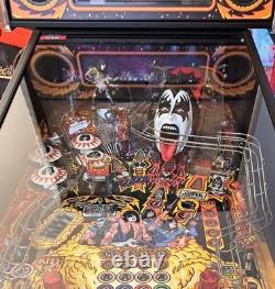 Stern Kiss Pro Pinball, bon état, fonctionne bien, aucun défaut connu