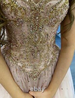 Superbe robe de bal rose taille 6 avec des paillettes dorées